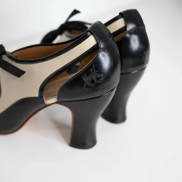 SOLD John Fluevog Revelation Mary Jane Pumps Black Off White Victorian Regency - Picture 7 of 10